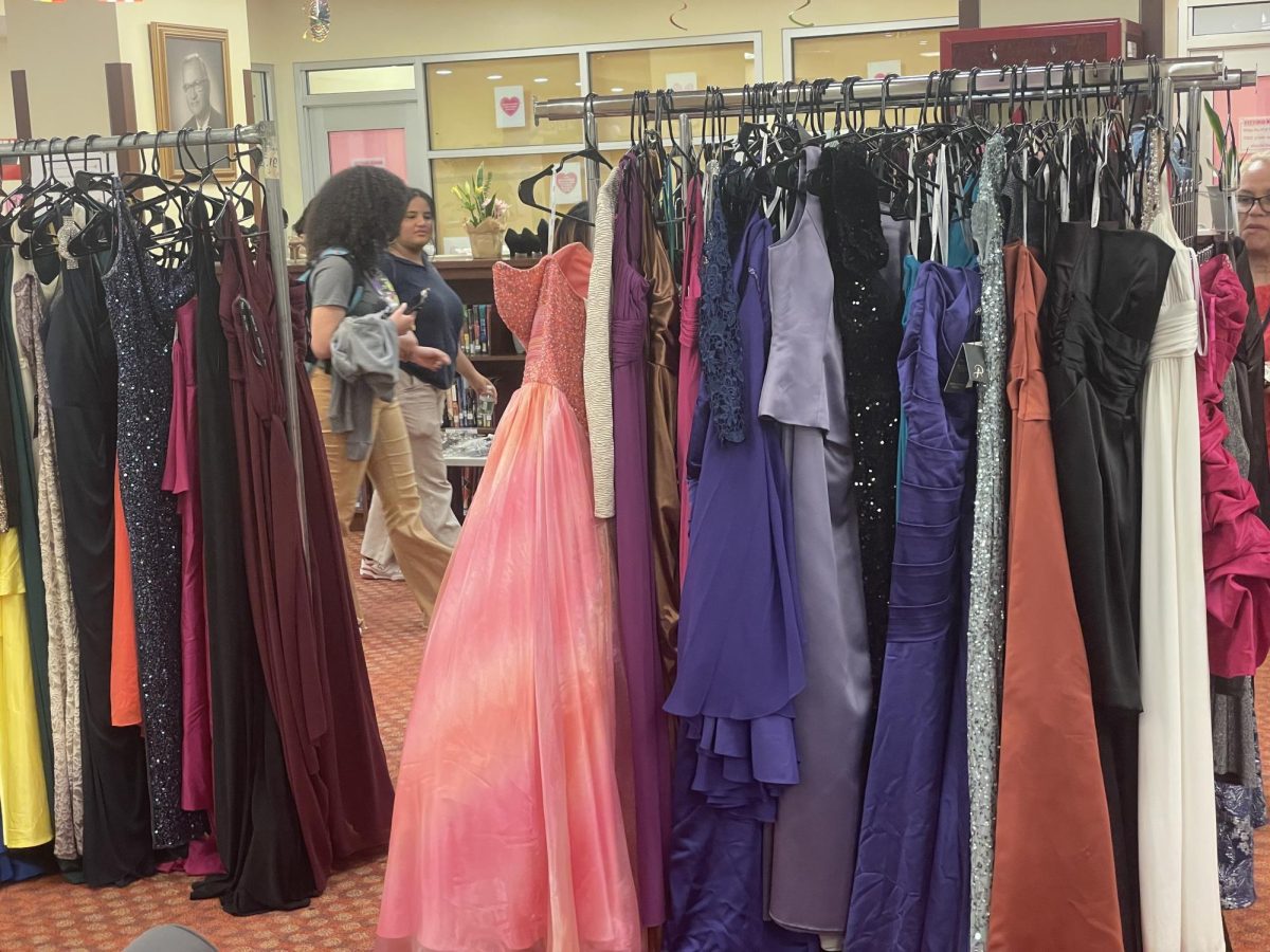 PHS Students Say Yes to the Dress!